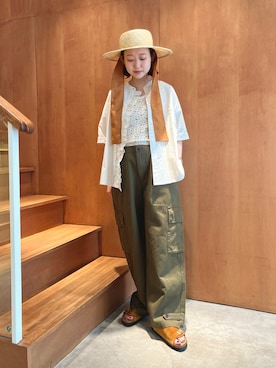 「カーキ」｜「アイテム（カーゴパンツ）」を使った、PAR ICIさん（レディース・150cm）の夏コーディネート