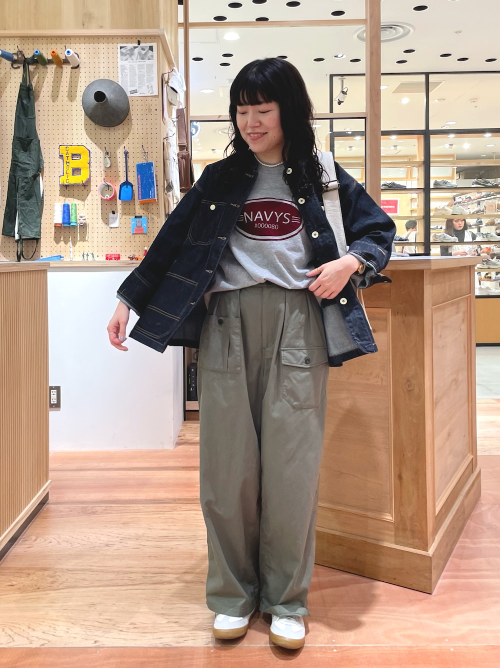 「PAR ICIのギャバ ミリタリーパンツ（その他パンツ、グリーン系）」を使った、PAR ICIさん（レディース・156cm）の春コーディネートの1枚目の写真