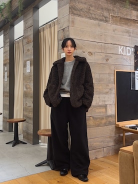 「URBAN RESEARCH（アーバンリサーチ）のウール100 クルーネックソフトニット（ニット/セーター）」を使った、山口悠さん（レディース・160cm）の秋コーディネート