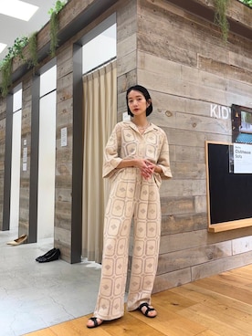 「アイテム（ネックレス、グリーン系）」を使った、山口悠さん（レディース・160cm）の夏コーディネート