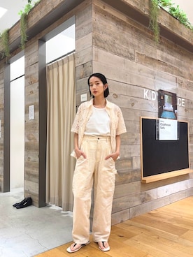 「ペインターパンツ」｜「アイテム（サンダル）」を使った、山口悠さん（レディース・160cm）の夏コーディネート