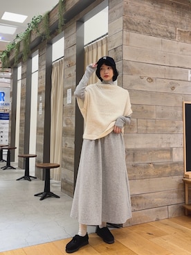 「かぐれ（カグレ）のアルパカルーズベスト（ニット/セーター）」を使った、山口悠さん（レディース・160cm）の冬コーディネート