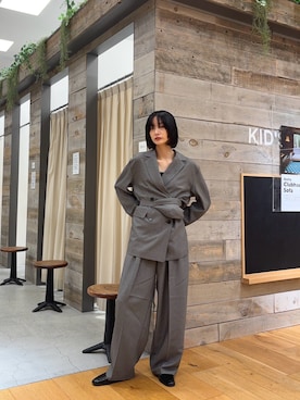 「アイテム（テーラードジャケット）」を使った、山口悠さん（レディース・160cm）の夏コーディネート
