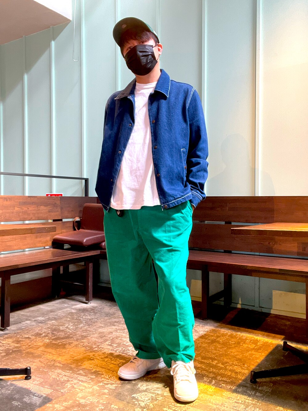 「グリーン」｜「amiのアイテム（ブルゾン、ブルー系）」を使った、Munehiro.Tさん（メンズ・170cm）の春コーディネートの1枚目の写真