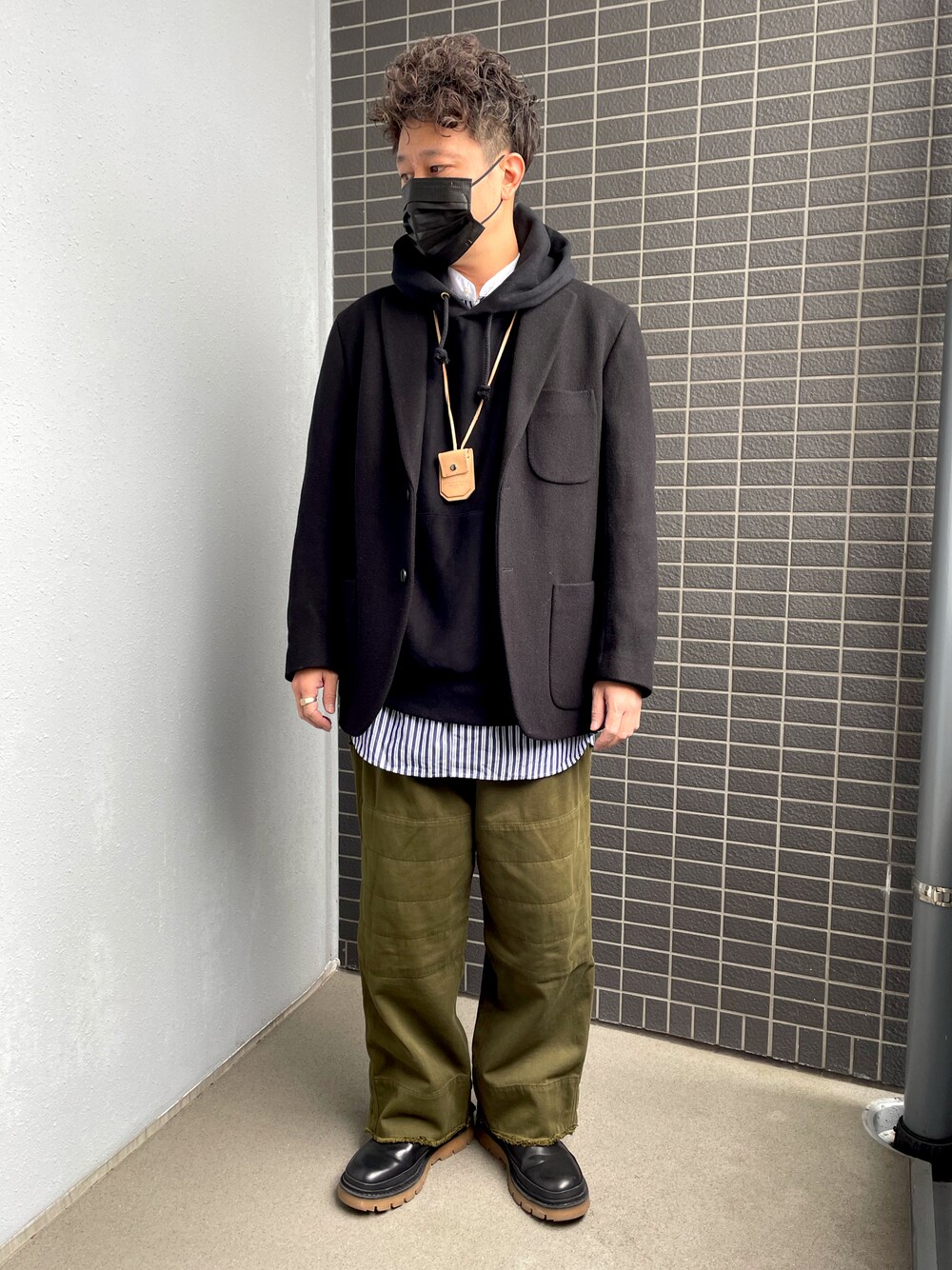 「レイヤードスタイル、ジャケット」｜「ZARAのアイテム（カーゴパンツ、グリーン系）」を使った、Munehiro.Tさん（メンズ・170cm）の冬コーディネートの1枚目の写真