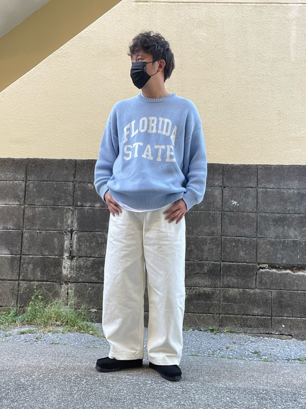 「ZARA、スタジオニコルソン、ニット、クラークス、ワラビー」｜「オープニングアクトのアイテム（ニット/セーター、ブルー系）」を使った、Munehiro.Tさん（メンズ・170cm）の秋コーディネートの1枚目の写真