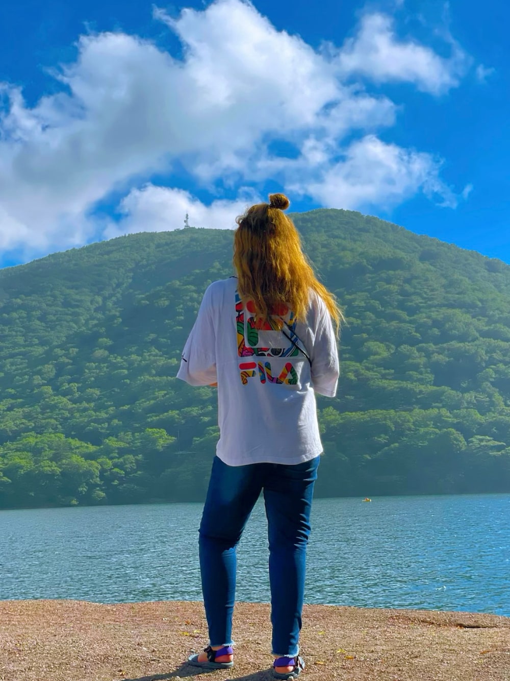 「夏コーデ、夏服、群馬県、赤城山、FILA、チチカカ」｜「FILAのアイテム（Tシャツ/カットソー、ホワイト系）」を使った、♤ゆん♤さん（レディース・165cm）の冬コーディネートの1枚目の写真