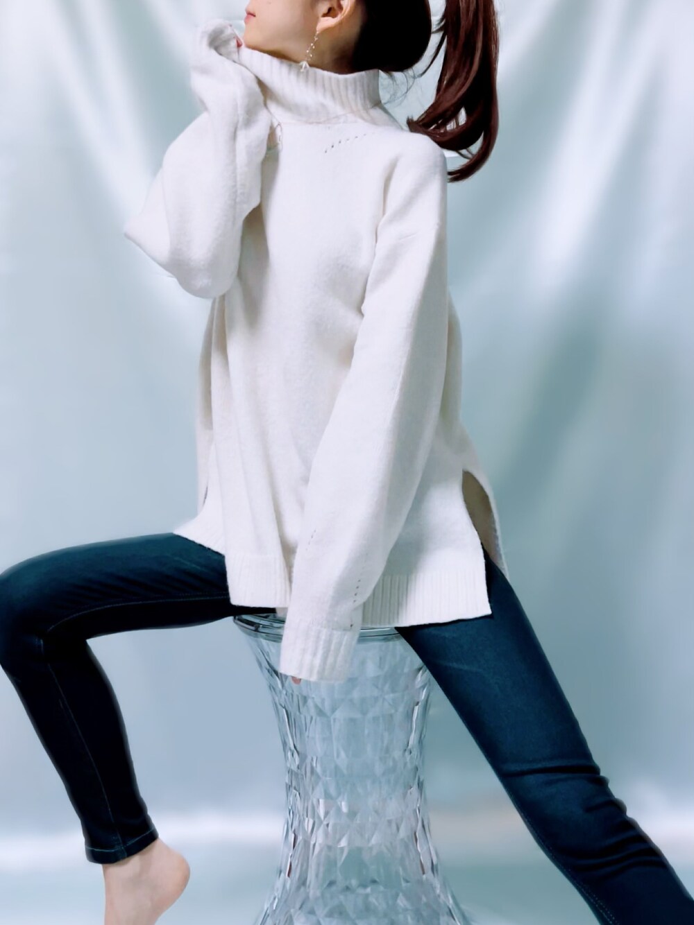 「ootd、白ニット×デニム、白ニット、ホワイトニット、ホワイト、ニットコーデ、デニムコーデ、カジュアルコーデ、シンプルコーデ、ラクチンコーデ、休日スタイル、オトナカジュアル、オトナ女子、私の推しブランド、ページボーイ」｜「PAGEBOYのウールMIXサイドスリットプルオーバー（ニット/セーター、ホワイト系）」を使った、MIKAさん（レディース・163cm）の冬コーディネートの1枚目の写真