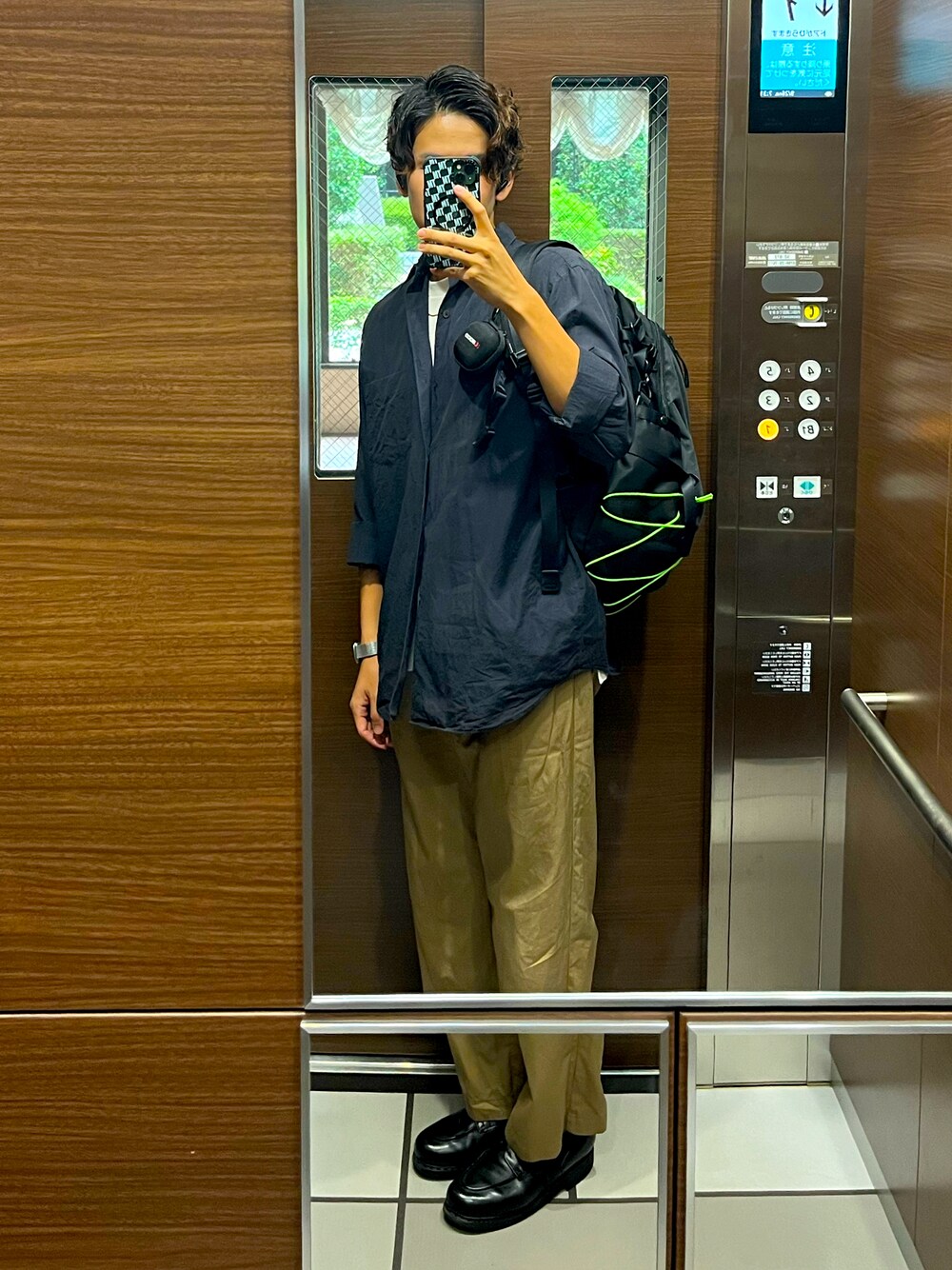 「オフィスカジュアル」｜「Kaptain Sunshineのアイテム（パンツ、ベージュ系）」を使った、もんぎ たっくとさん（メンズ・177cm）の秋コーディネートの1枚目の写真