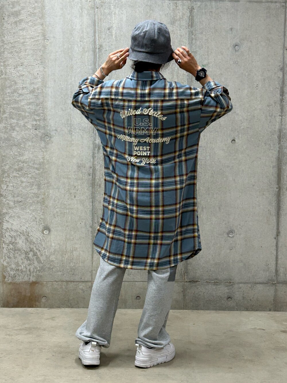 「シンプル、AVIREX、お出かけコーデ、シャツワンピ、休日コーデ、ootd、outfit、オトナカジュアル、オトナ女子、AVIREXBelle」｜「AVIREXのWAPPEN METRO HAT / ワッペン メトロ ハット / AVIREX / アヴィレックス（ハット、グレー系）」を使った、Yasさん（レディース・156cm）の夏コーディネートの1枚目の写真