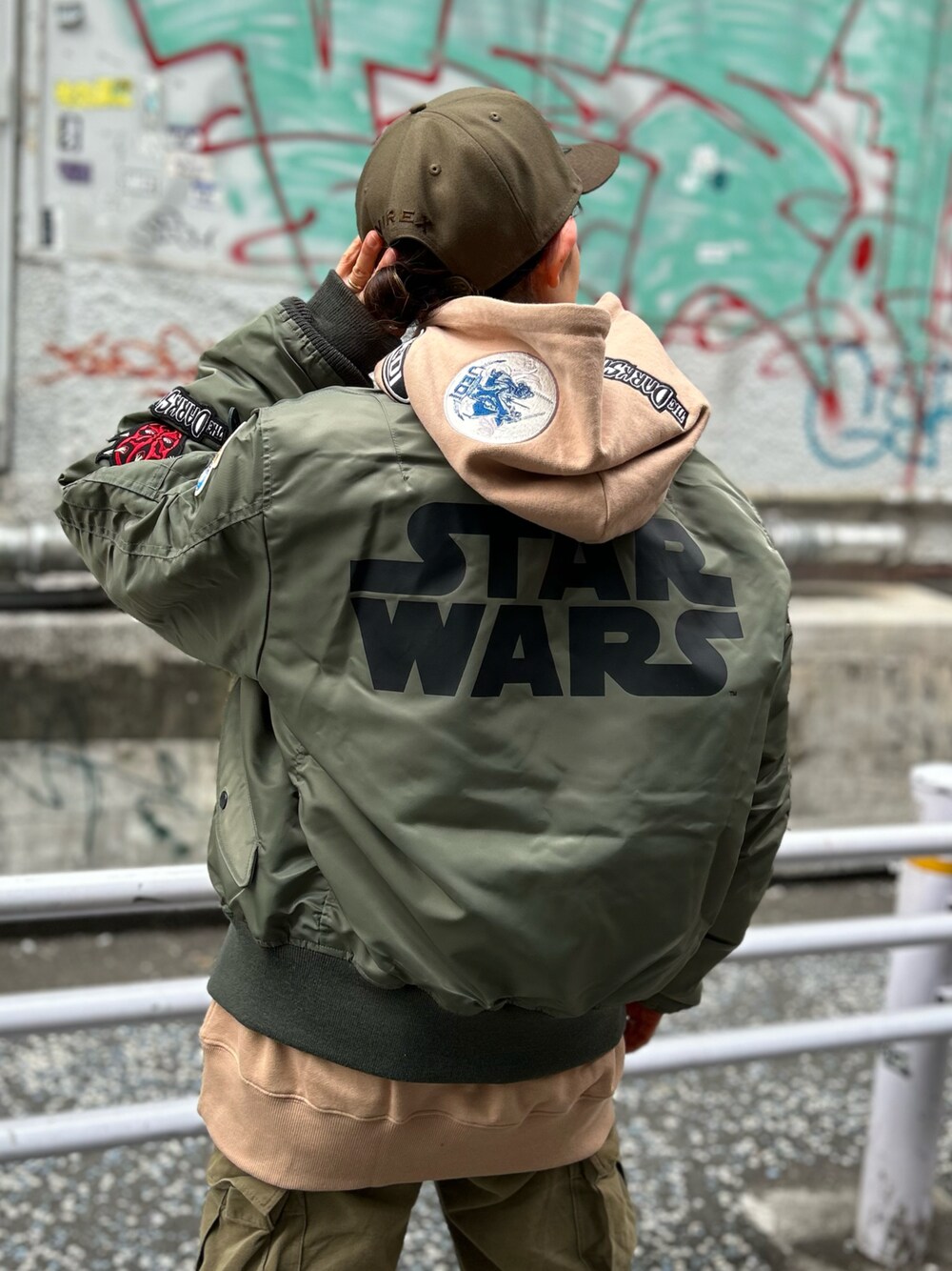 「MA-1、パーカー、AVIREX、大人コーデ、STAR WARS、ootd、outfit、スターウォーズ、コラボアイテム、AVIREXBelle」｜「STAR WARSの《STAR WARS COLLECTION》FLIGHT JACKET MA-1 / フライトジャケット / スター・ウォーズ / AVIREX / アヴィレックス（MA-1、グリーン系）」を使った、Yasさん（レディース・156cm）の春コーディネートの1枚目の写真