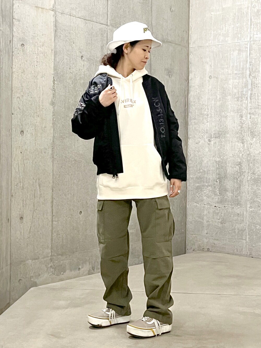 「AVIREX、大人カジュアル、MILKFED.、休日コーデ、ootd、あったかコーデ、シンプルスタイル、outfit、大人かわいい、AVIREXBelle」｜「AVIREXのA STAR LOGO BUCKET HAT/ Aスターロゴバケットハット（ハット、ホワイト系）」を使った、Yasさん（レディース・156cm）の冬コーディネートの1枚目の写真