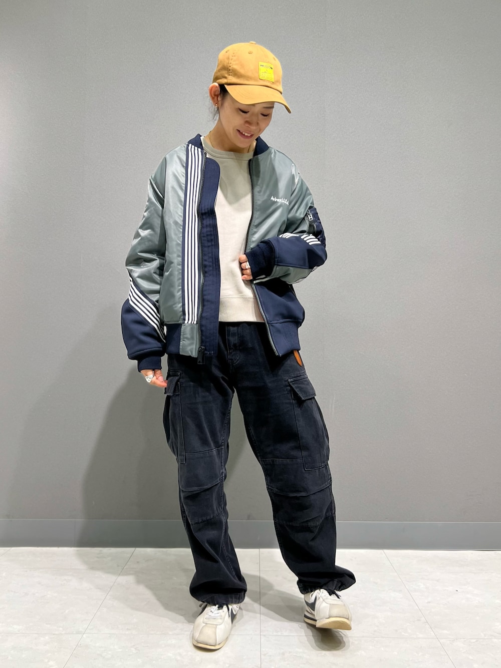「MA-1、アウトドアスタイル、AVIREX、ジャージ、休日スタイル、ootd、シンプルスタイル、outfit、オトナカジュアル、AVIREXBelle」｜「AVIREXの《CROSSOVER》MA-1 / MA-1 クロスオーバー（MA-1、その他）」を使った、Yasさん（レディース・156cm）の秋コーディネートの1枚目の写真