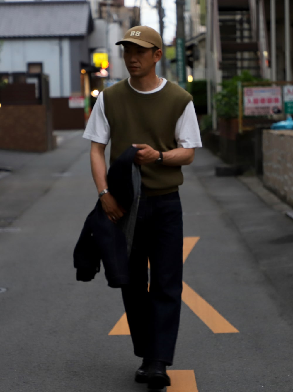 「春夏コーデ、大人カジュアル、シンプル、お洒落さんとつながりたい、大人コーデ、デニムオンデニム、ヴィンテージ、ニットベスト、クラシカル、トラッド、いいね、save、フォローお願いします🤑、カジュアルコーデ、シンプルコーデ」｜「BROTHERBRIDGEのアイテム（キャップ、ベージュ系）」を使った、KAZUKI YAMADAさん（メンズ・178cm）の春コーディネートの1枚目の写真