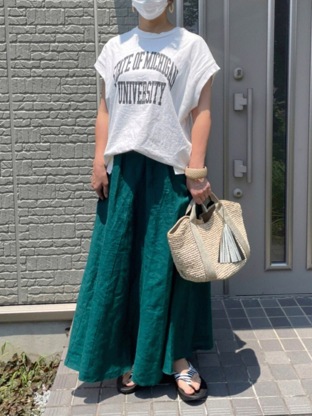 「夏セールで買いました、オトナカジュアル、休日コーデ、サンダルコーデ、ゼブラ柄、グリーン、ロングスカート、高身長女子、かごバッグ」｜「VIOLAd'OROのVIOLAd’ORO　SANDRO V-8087（かごバッグ、ゴールド系）」を使った、こりんさん（レディース・168cm）の夏コーディネートの1枚目の写真