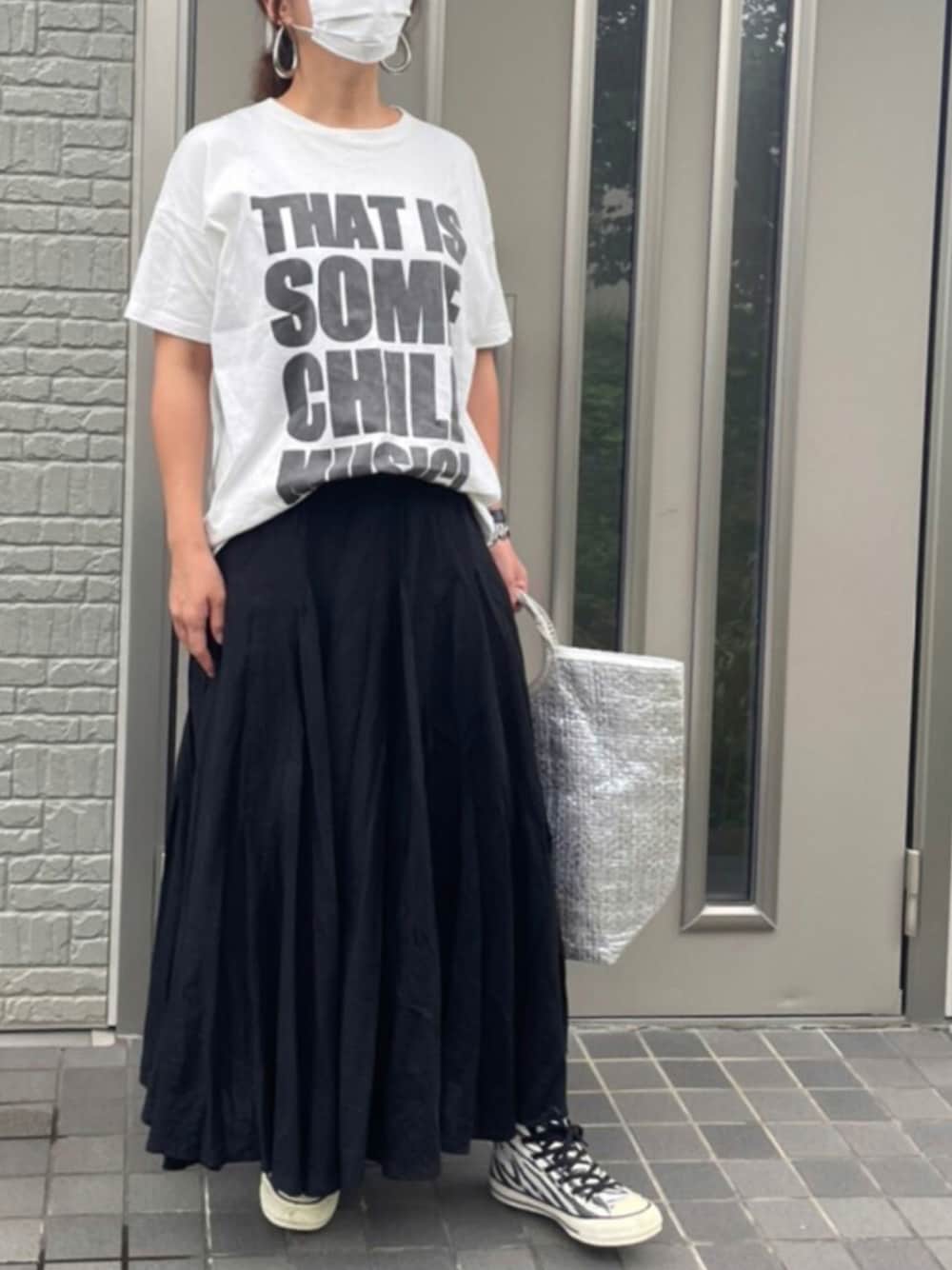 「大人カジュアル、オトナ女子、リラックススタイル、Tシャツ、高身長女子、おしゃれさんと繋がりたい」｜「JOURNAL STANDARDのビックロゴT◆（Tシャツ/カットソー、ホワイト系）」を使った、こりんさん（レディース・168cm）の秋コーディネートの1枚目の写真