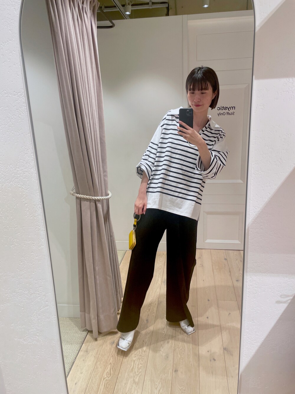 「春服デビュー宣言、春服コーデ、休日コーデ、リラックススタイル、韓国ファッション、モノトーン、高身長女子、私の推しブランド、30代コーデ、サロペットコーデ、黒パンツ、ボーダー、骨格ウェーブ」｜「mysticのベアオールインワン（つなぎ/オールインワン、ブラック系）」を使った、イワサキ カオリさん（レディース・167cm）の春コーディネートの1枚目の写真