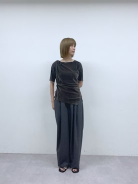 「Omekashi（オメカシ）の【肩紐のアレンジ可能◎】シアーベロアドロストTシャツ（Tシャツ/カットソー、グレー系）」を使った、イワサキ カオリさん（レディース・167cm）の夏コーディネート