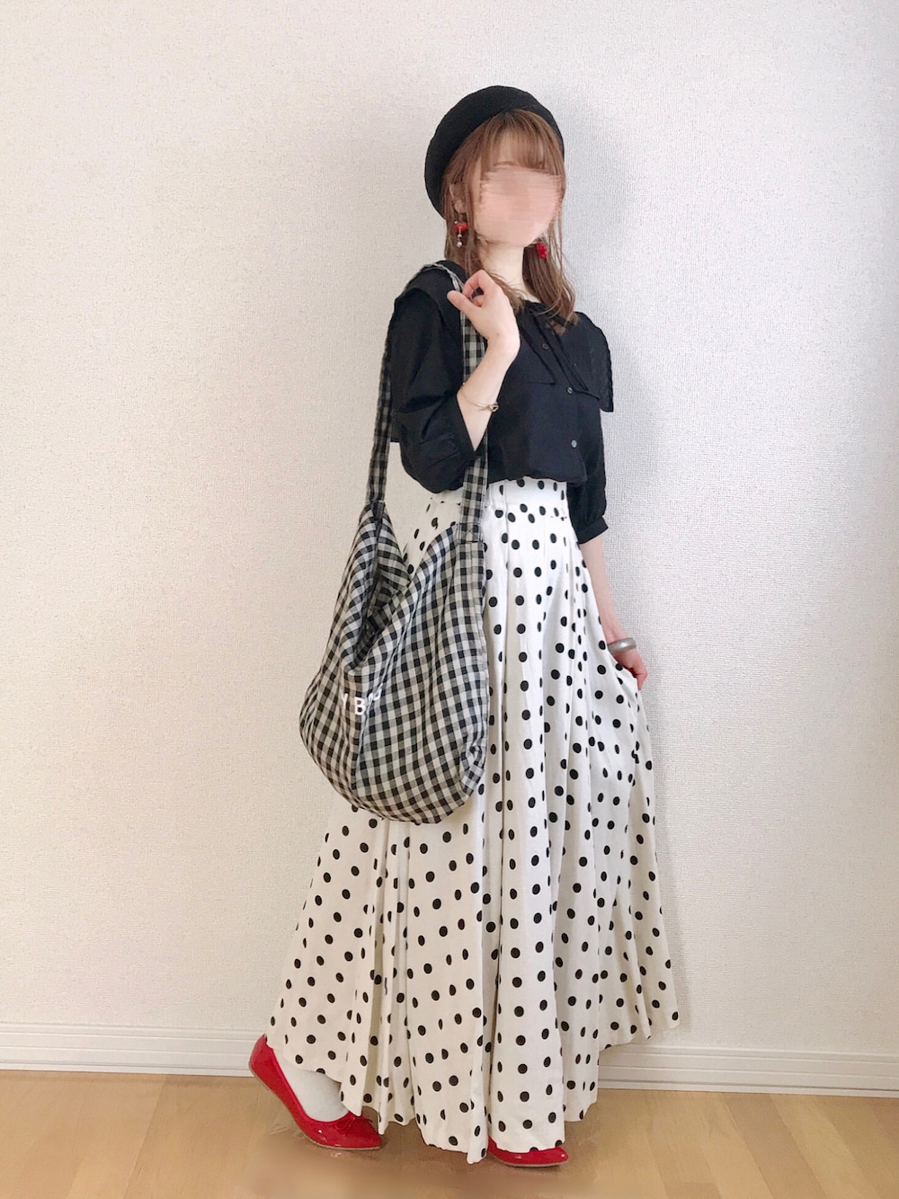 ãã©ãã¯ç³»ã®ã·ã£ã/ãã©ãŠã¹ãããŒãžã¥ç³»ã®ã¹ã«ãŒããã¬ããç³»ã®ãã¬ãšã·ã¥ãŒãºãççšããã¬ãã£ãŒã¹ã®å€ã³ãŒãã£ããŒãã®1æç®ã®åç