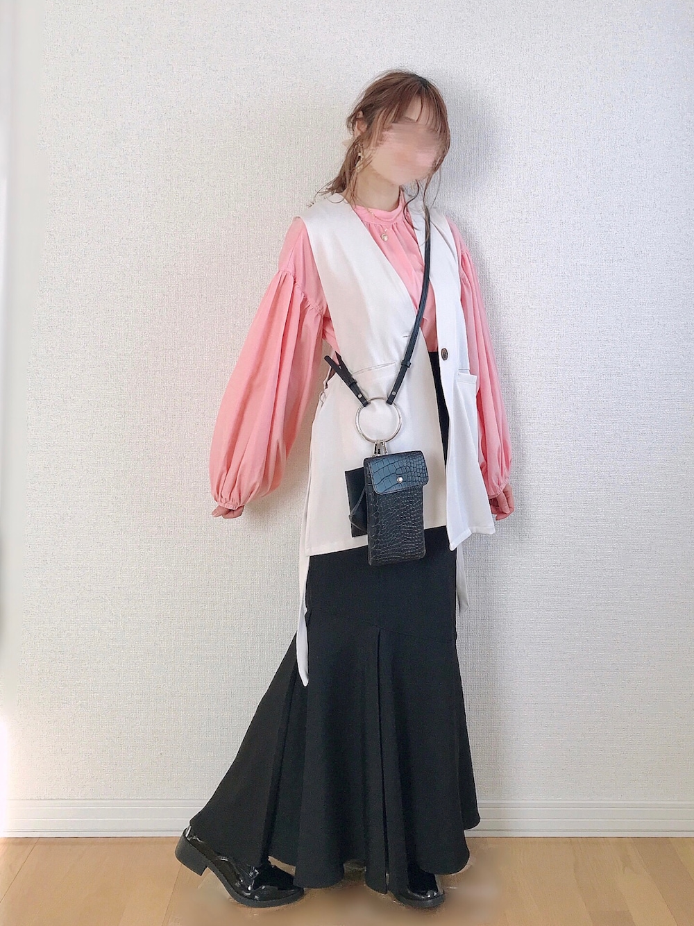 ãã³ã¯ç³»ã®ã·ã£ã/ãã©ãŠã¹ããã©ãã¯ç³»ã®ã¹ã«ãŒãããã¯ã€ãç³»ã®ãã¹ããççšããã¬ãã£ãŒã¹ã®æ¥ã³ãŒãã£ããŒãã®1æç®ã®åç