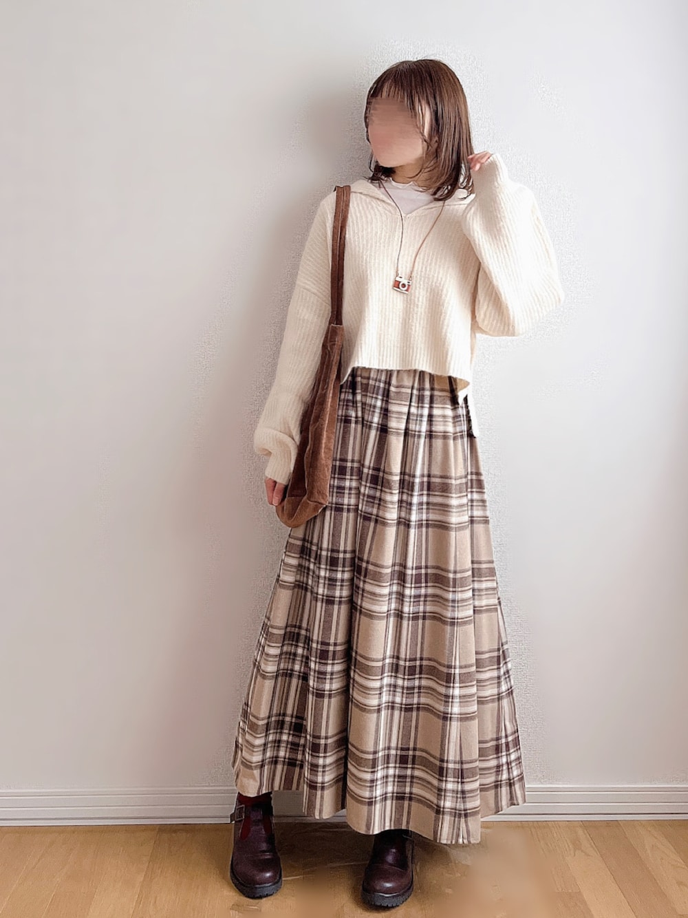 「オトナカジュアル、シンプルスタイル、冬コーデ、秋冬コーデ、ニット、セーラーカラー、セーラーニット、チェック、チェックスカート、淡色コーデ、淡色女子、淡色、ワントーンコーデ、レイヤードスタイル、ベージュ」｜「Availのアイテム（ニット/セーター、ホワイト系）」を使った、𝚊𝚛𝚒𝚗𝚊ᙏ̤̫͚.* 𖥧⚘さん（レディース・152cm）の秋コーディネートの1枚目の写真
