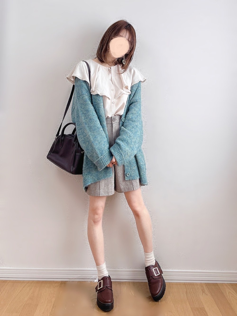 ã°ãªãŒã³ç³»ã®ã«ãŒãã£ã¬ã³/ãã¬ãããã¯ã€ãç³»ã®ã·ã£ã/ãã©ãŠã¹ããã©ãŠã³ç³»ã®ãã³ããççšããã¬ãã£ãŒã¹ã®å¬ã³ãŒãã£ããŒãã®1æç®ã®åç