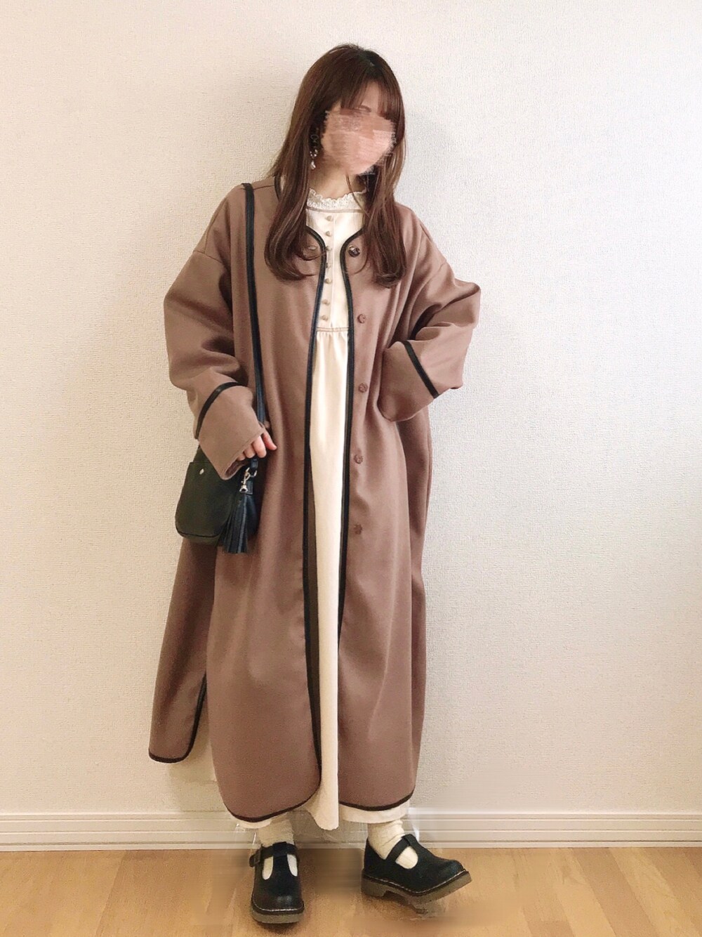 ãã©ãŠã³ç³»ã®ããŒã«ã©ãŒã³ãŒãããã¯ã€ãç³»ã®ã¯ã³ããŒã¹ããã¯ã€ãç³»ã®Tã·ã£ã/ã«ãããœãŒãççšããã¬ãã£ãŒã¹ã®å¬ã³ãŒãã£ããŒãã®1æç®ã®åç