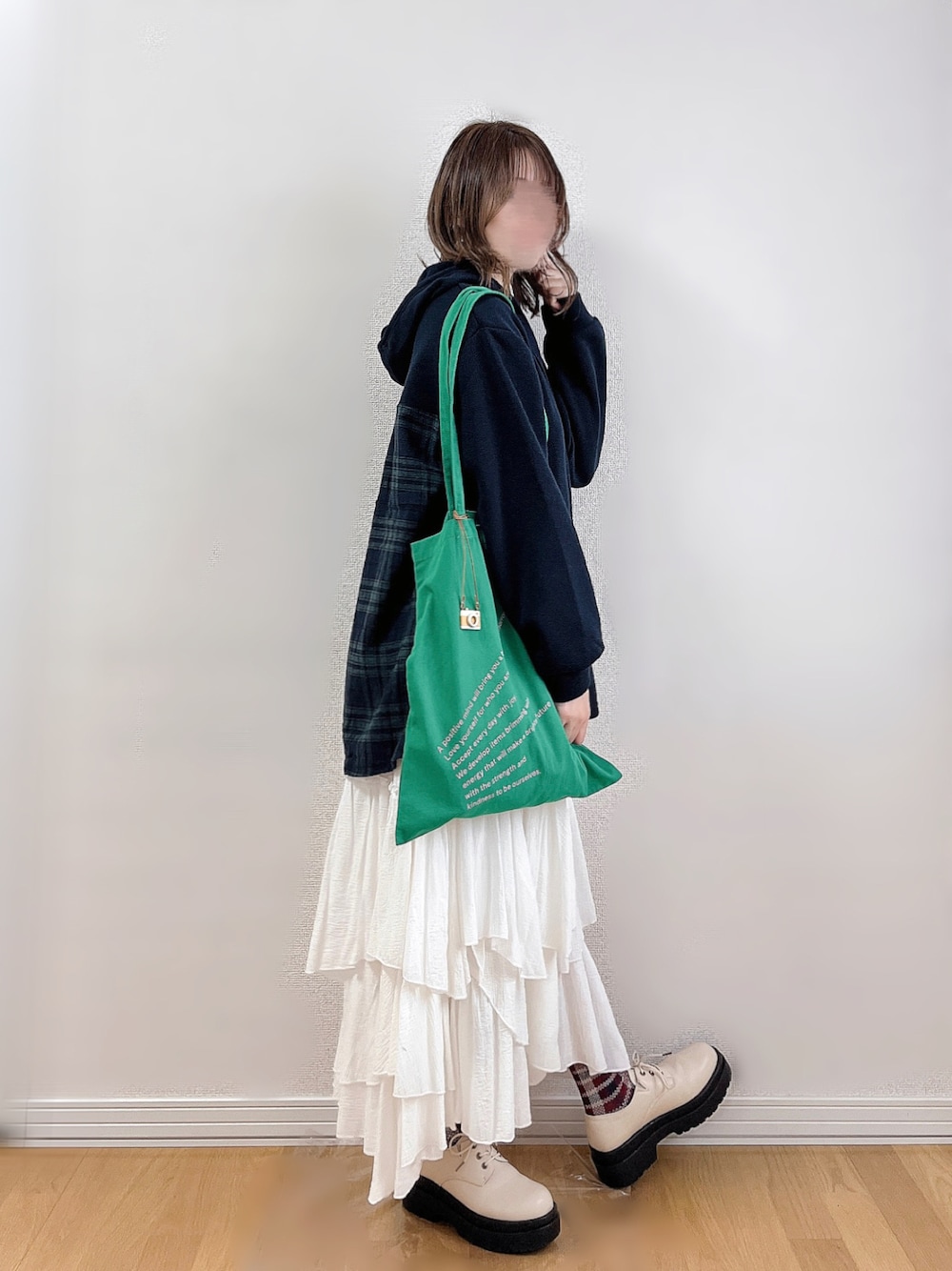 ãã«ãŒç³»ã®ããŒã«ãŒãã°ãªãŒã³ç³»ã®ããŒãããã°ããã¯ã€ãç³»ã®ãã¬ã¹ã·ã¥ãŒãºãççšããã¬ãã£ãŒã¹ã®å¬ã³ãŒãã£ããŒãã®1æç®ã®åç