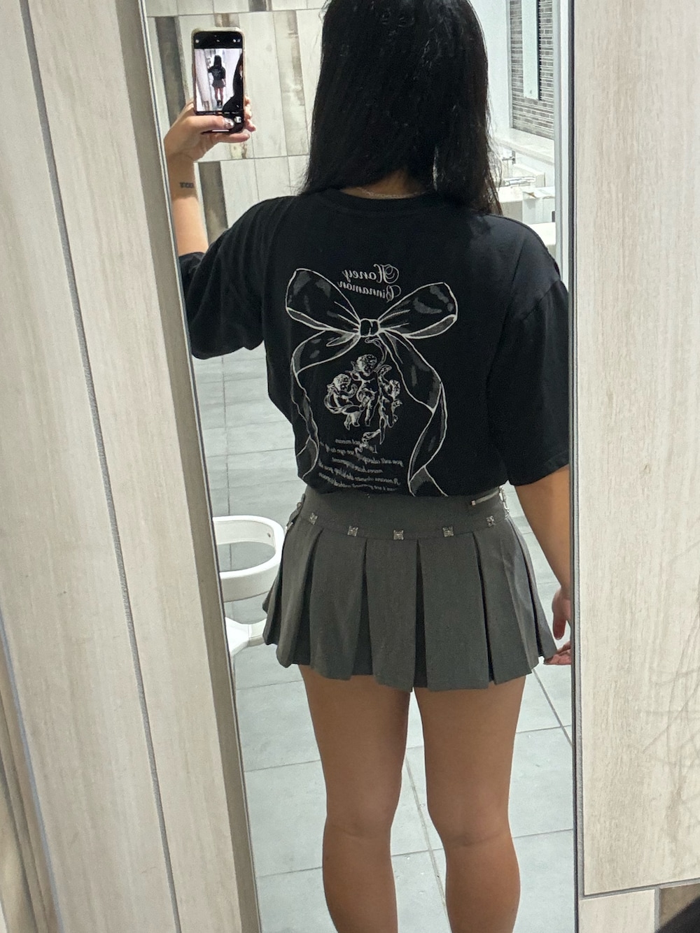 「夏服、夏だ！Tシャツ着よう！、スカートスタイル、Tシャツコーデ、ミニスカート、ハニーシナモン、Honey Cinnamon、NADIA、ootd、ribbon、outfit、Gray、ミニ、Tシャツ×スカート、summer」｜「NADIAのアイテム（スカート、グレー系）」を使った、aさん（レディース・165cm）の夏コーディネートの1枚目の写真