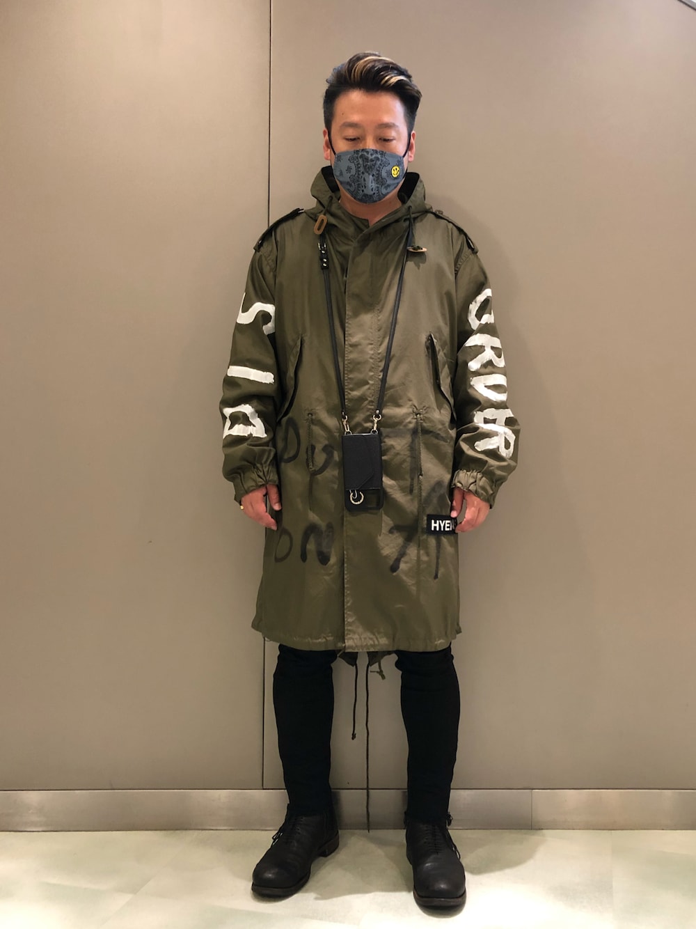 「雨の日コーデ、雨、ミリタリー、ファッションの力を信じよう、レインコート、黒、黒スキニー、RAWLIFE、モッズコート、カーキ」｜「DENHAMのDENHAM/デンハム/BOLT B30/27_1_27190211022（デニムパンツ、ブラック系）」を使った、Ryuuutaさん（メンズ・166cm）の夏コーディネートの1枚目の写真