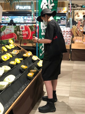 「雨の日」｜「アイテム（帽子）」を使った、俊彥君さん（メンズ・179cm）の夏コーディネート