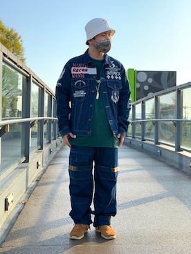 「AVIREX（アヴィレックス）のアイテム（デニムジャケット）」を使った、三品文哉さん（メンズ・164cm）の春コーディネート