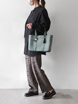 「WOVEN（ウーヴン）のアイテム」を使った、EMC リテール事業部さん（レディース・168cm）の春コーディネート