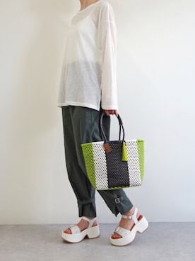 「PUPE（プーペ）のアイテム」を使った、EMC リテール事業部さん（レディース・168cm）の春コーディネート