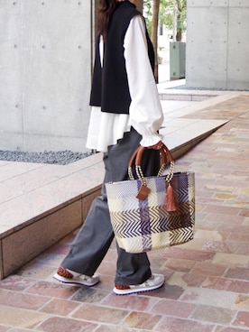 「WOVEN（ウーヴン）のアイテム」を使った、EMC リテール事業部さん（レディース・168cm）の春コーディネート