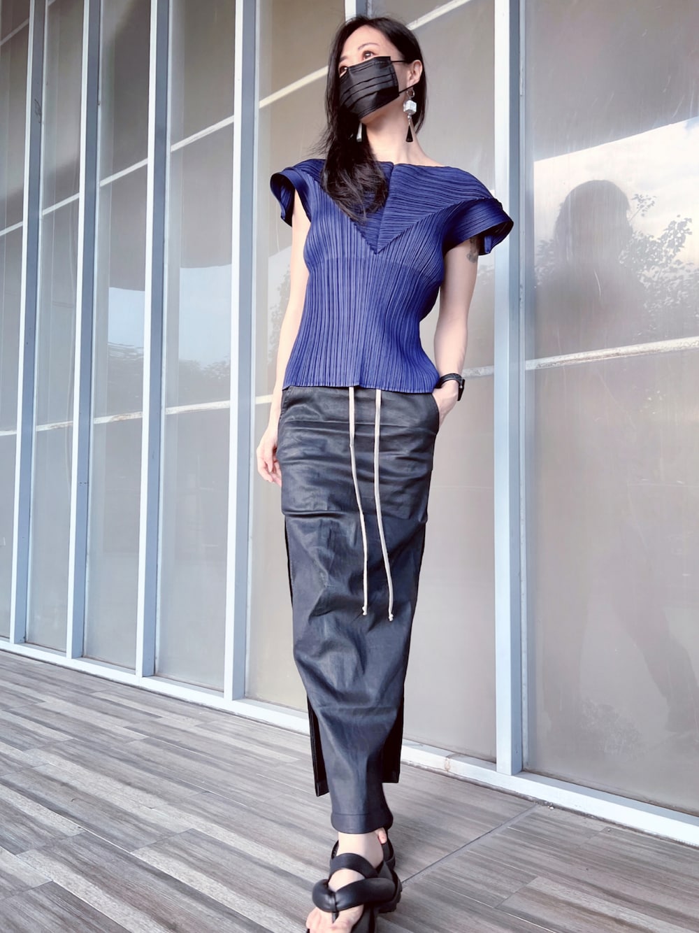 「ootd、PLEATS PLEASE、ISSEY MIYAKE、RICK OWENS、drkshdw、JILSANDER、fashion、STYLE」｜「PLEATS PLEASEのアイテム（トップス、ブルー系）」を使った、Leah Liuさん（レディース・162cm）の夏コーディネートの1枚目の写真