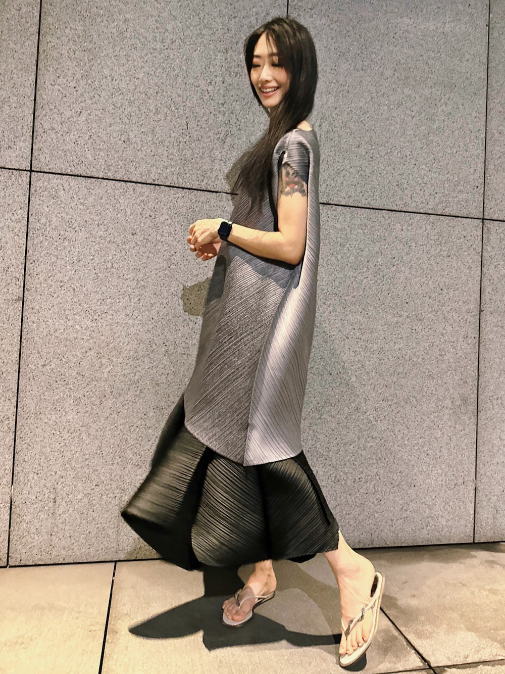 Leah Liuさんの（PLEATS PLEASE）を使ったコーディネートの1枚目の写真