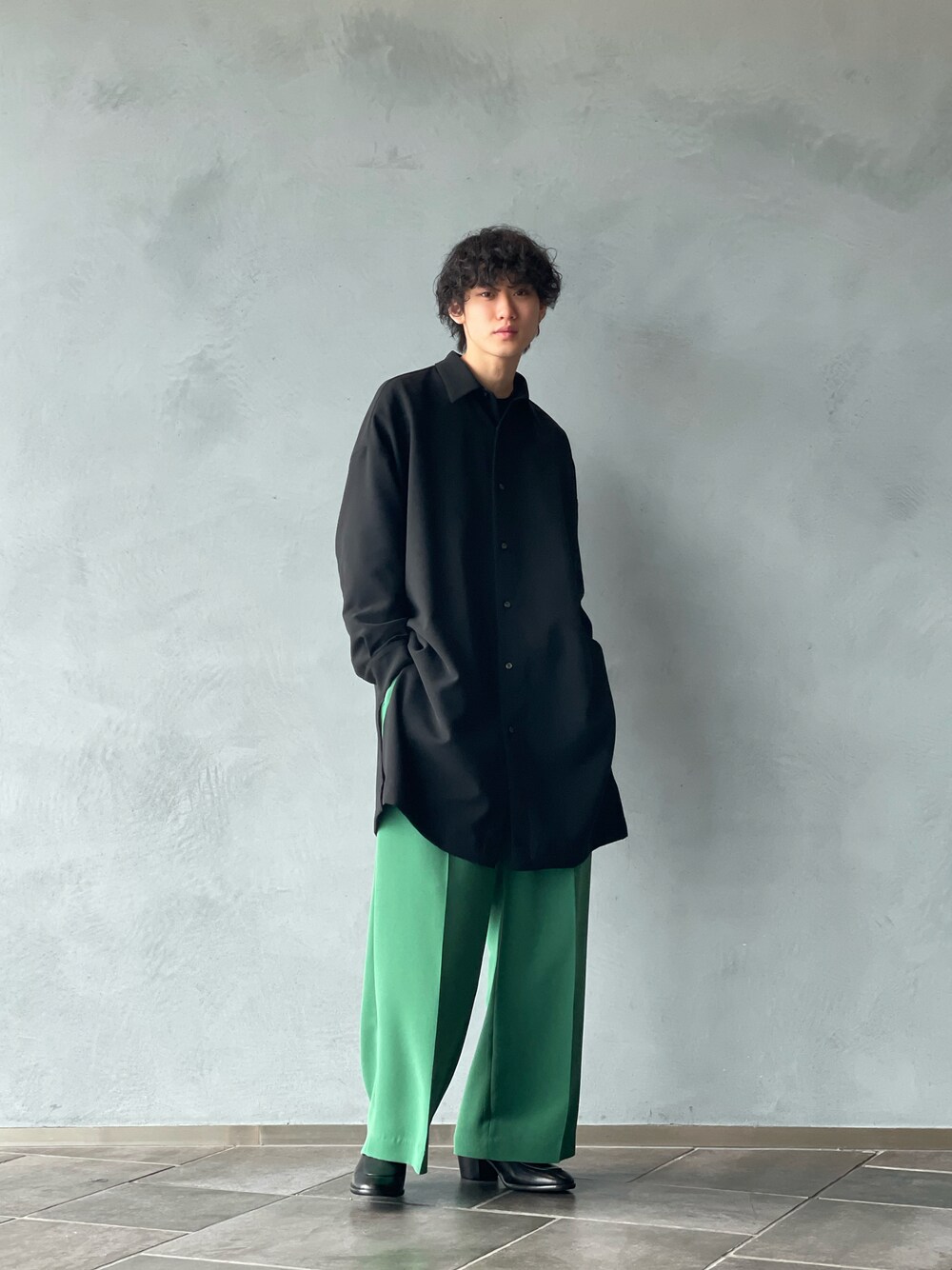 Lui's（ルイス）の「サイドスリット ビッグシルエット シャツ