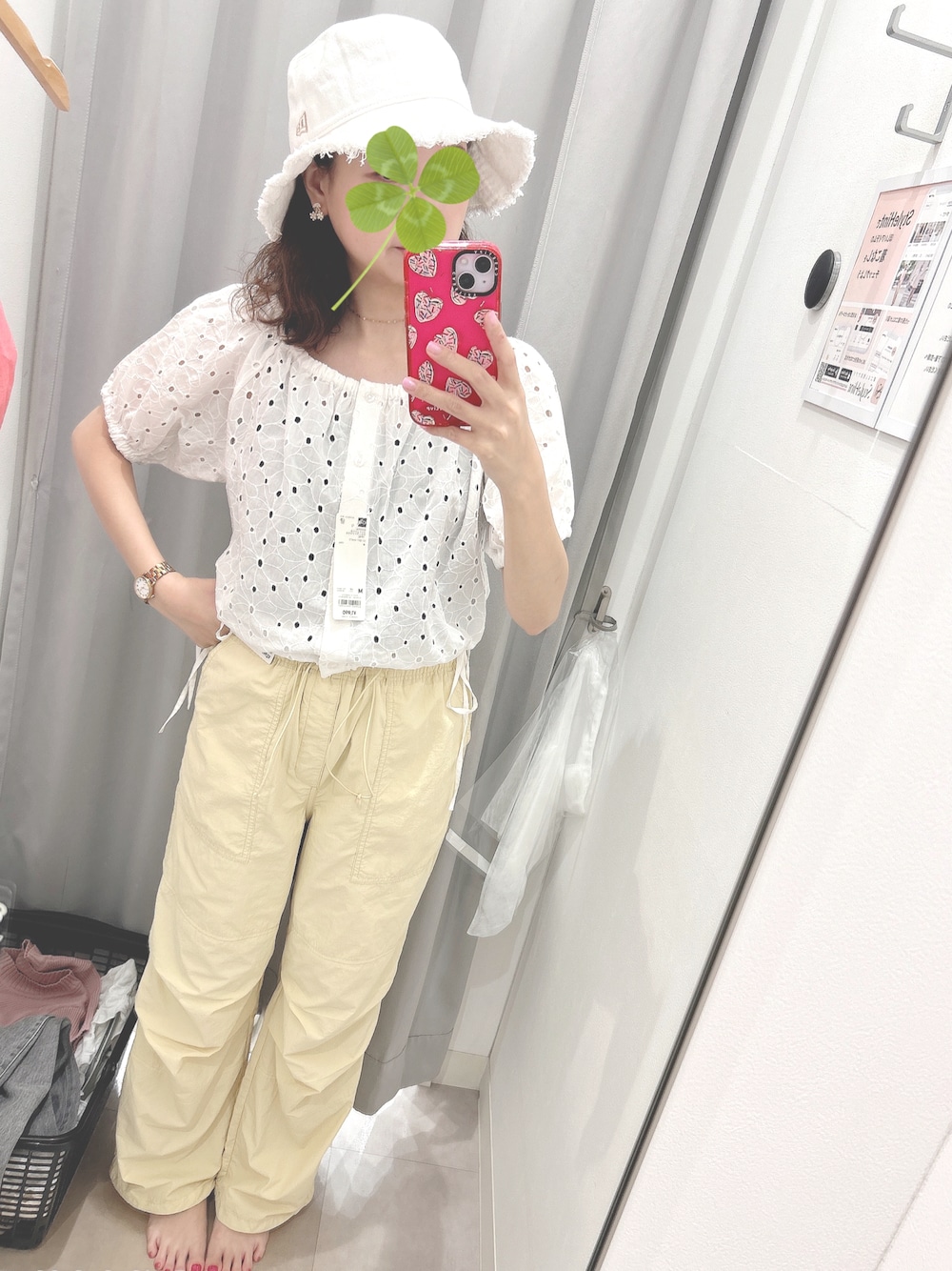 「プチプラ、フェスコーデ、夏、パンツスタイル、オトナ女子、カーゴパンツ、GU、ニューエラ、夏フェス、ハット、パラシュートパンツ」｜「NEW ERAのNEW ERA/ニューエラ ハット バケット01 Cut Off フリンジ（ハット、ホワイト系）」を使った、Misakiさん（レディース・160cm）の夏コーディネートの1枚目の写真