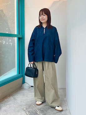 「アイテム（スニーカー）」を使った、くずみさん（レディース・159cm・40代）の秋コーディネート