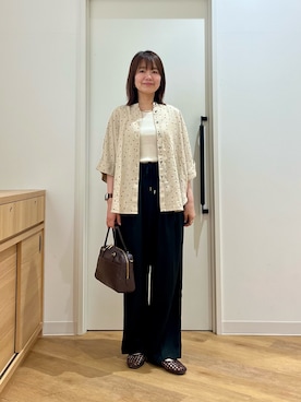 「URBAN RESEARCH DOORS（アーバンリサーチドアーズ）のトロミタックギャザーパンツ（その他パンツ、ブラック系）」を使った、くずみさん（レディース・159cm）の春コーディネート