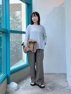 「URBAN RESEARCH DOORS（アーバンリサーチドアーズ）のラメシアーリラックスニット（ニット/セーター、ブルー系）」を使った、くずみさん（レディース・159cm）の春コーディネート