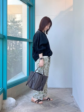 「RODE SKO（ロデスコ）の2WAYバケツバッグ（トートバッグ、ブラウン系）」を使った、くずみさん（レディース・159cm）の春コーディネート