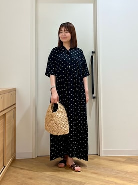 「かぐれ（カグレ）の『2サイズ展開』レーヨンモノトーンプリントワンピース（ワンピース、ブラック系）」を使った、くずみさん（レディース・159cm）の夏コーディネート
