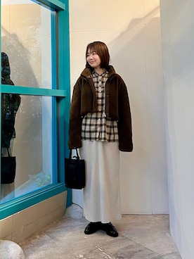 「URBAN RESEARCH DOORS（アーバンリサーチドアーズ）のベロアストレートスカート（スカート、ホワイト系）」を使った、くずみさん（レディース・159cm）の秋コーディネート