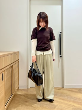 「URBAN RESEARCH（アーバンリサーチ）の『3サイズ展開』『イージーケア』タックギャザーストレートパンツ（その他パンツ、ベージュ系）」を使った、くずみさん（レディース・159cm）の春コーディネート