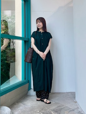 「URBAN RESEARCH DOORS（アーバンリサーチドアーズ）の『接触冷感/吸水速乾』ドットドライタッチリラックスパンツ（その他パンツ、ブラック系）」を使った、くずみさん（レディース・159cm）の夏コーディネート