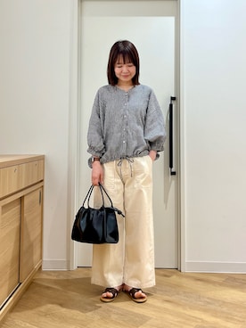 「URBAN RESEARCH DOORS（アーバンリサーチドアーズ）のコットンベーカーパンツ（その他パンツ、ホワイト系）」を使った、くずみさん（レディース・159cm）の春コーディネート
