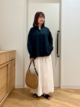 「かぐれ（カグレ）のリネンレギュラーボックスシャツ（シャツ/ブラウス、ブラック系）」を使った、くずみさん（レディース・159cm）の春コーディネート