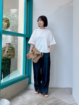「URBAN RESEARCH DOORS（アーバンリサーチドアーズ）のヘムドロストプルオーバー（Tシャツ/カットソー、ホワイト系）」を使った、くずみさん（レディース・159cm）の夏コーディネート